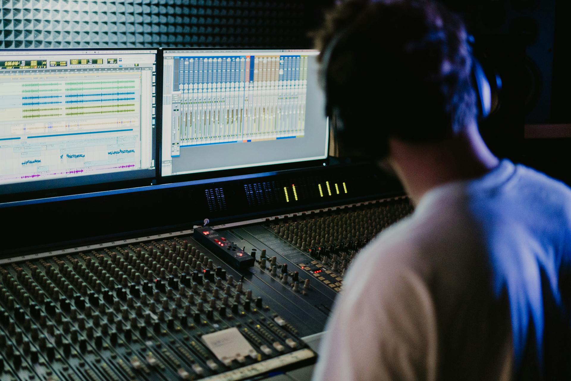 The Rise of Virtual Instruments: Technology Behind Modern Sound Design